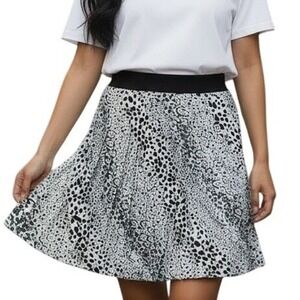 WHITE HOUSE BLACK MARKET Animal Print Black White Gray Pleated Mini Skirt Size 0